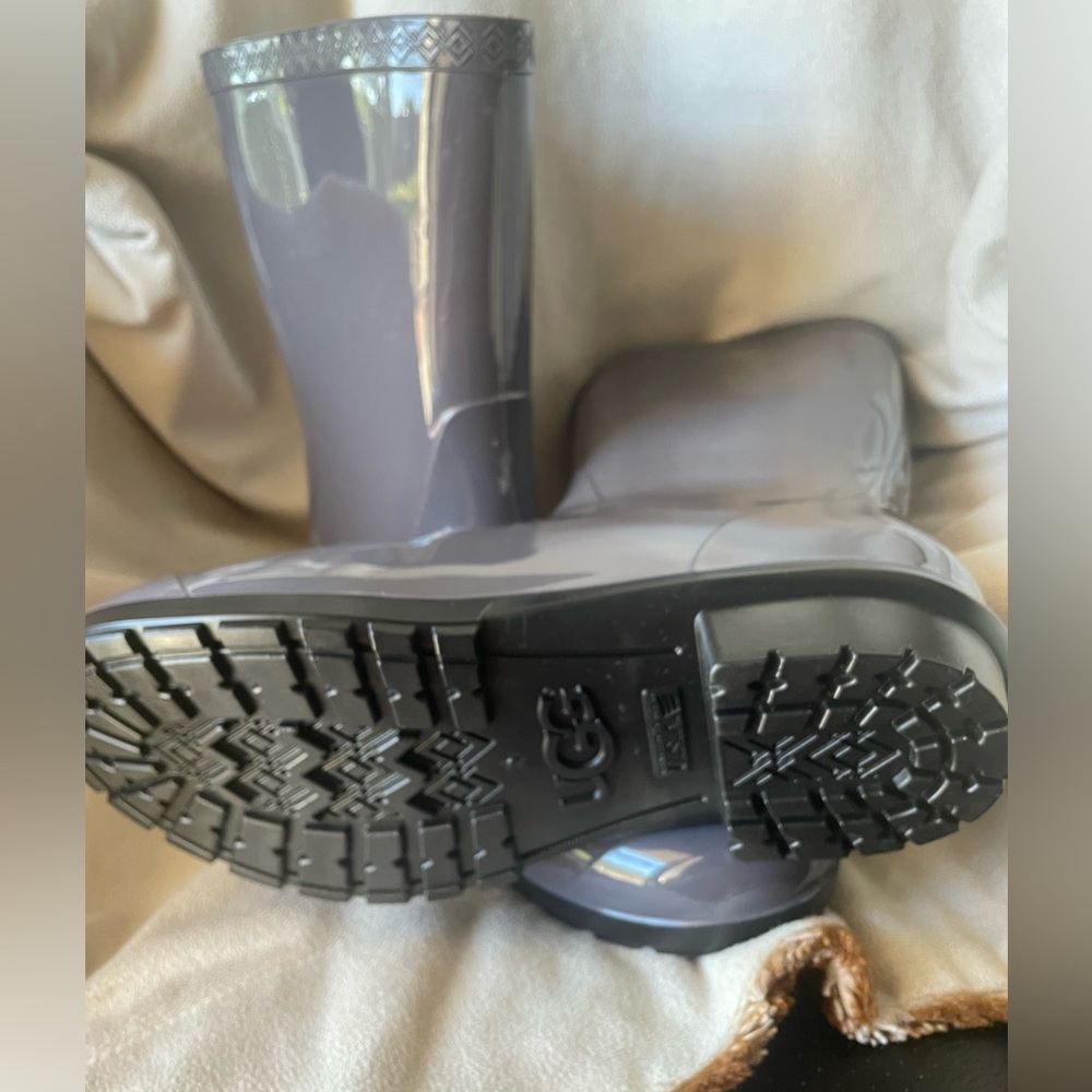 UGG  Rain Boots - Picture 10 of 13